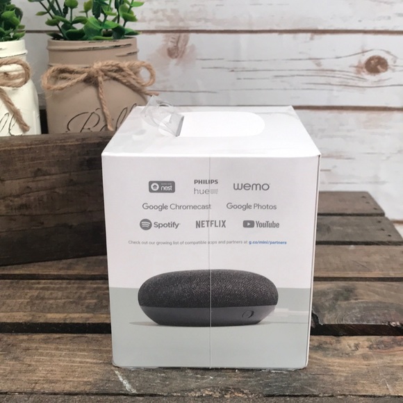 Google Home Mini - Picture 2 of 4